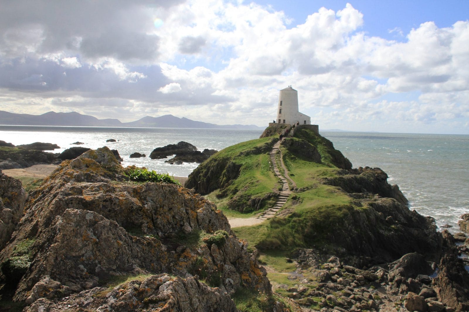 Our Top 3 Geology Walks In North Wales Llanddwyn Island Lighthouse Photo By Tamsin Lawrence PetroStrat